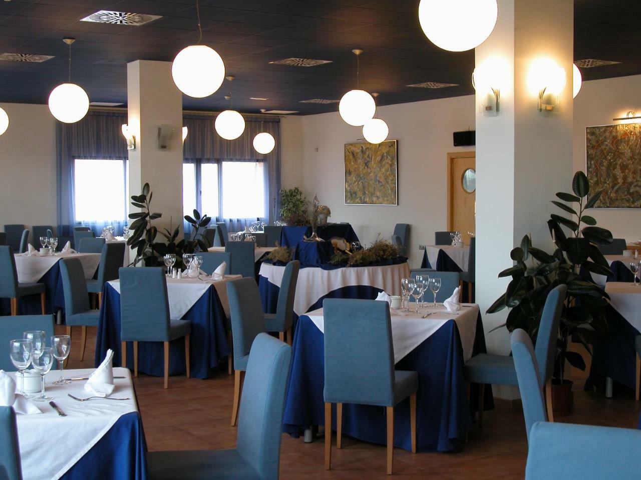 Hotel Villa De Estercuel Екстериор снимка